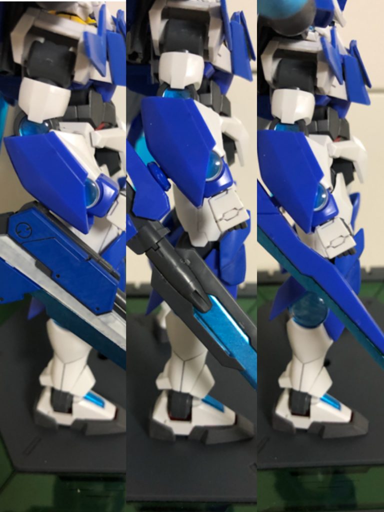 右腕に武装たちを取り付けるギミックもあります。