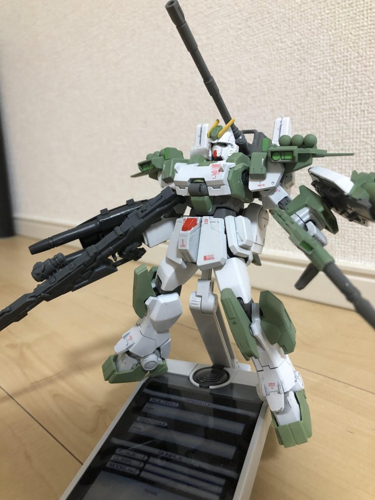 バックパックに180mmキャノン砲をつけました。射撃特化した機体はロマンを感じます…。