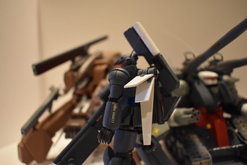 バックパックの大型ブレードアンテナは可動式で不要になれば取り外すことも可能。