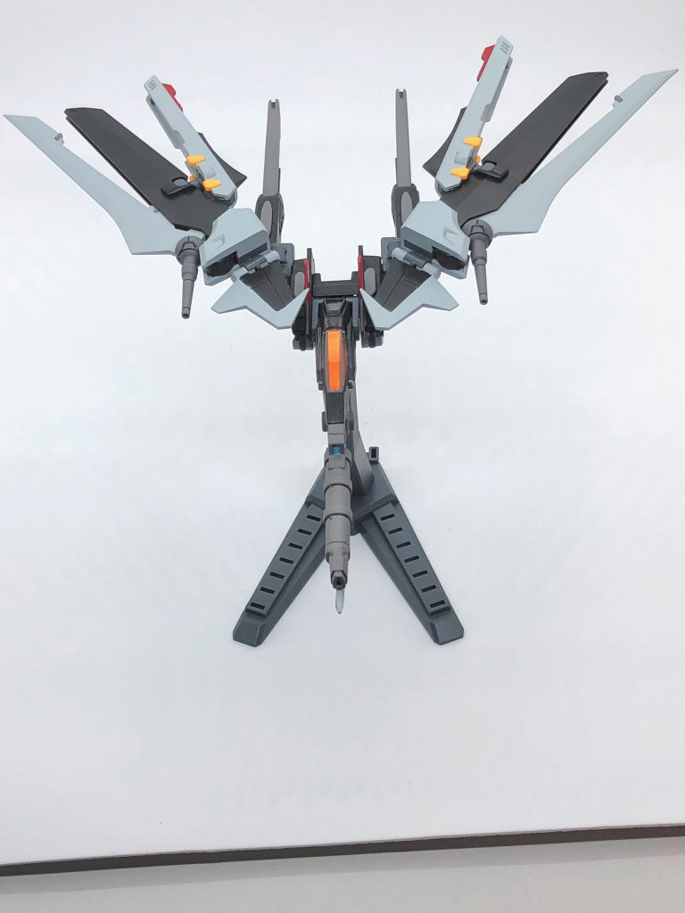 高速機動形態。ウィングを展開し、スピードに特化した形態。巡行形態と同じ兵装の他、フラガラッハ3ビームブレイドの実体剣部分による斬撃が可能。