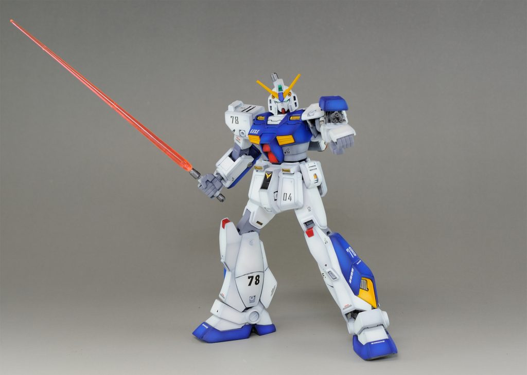 他キットからクリアのビームサーベルを流用しています。