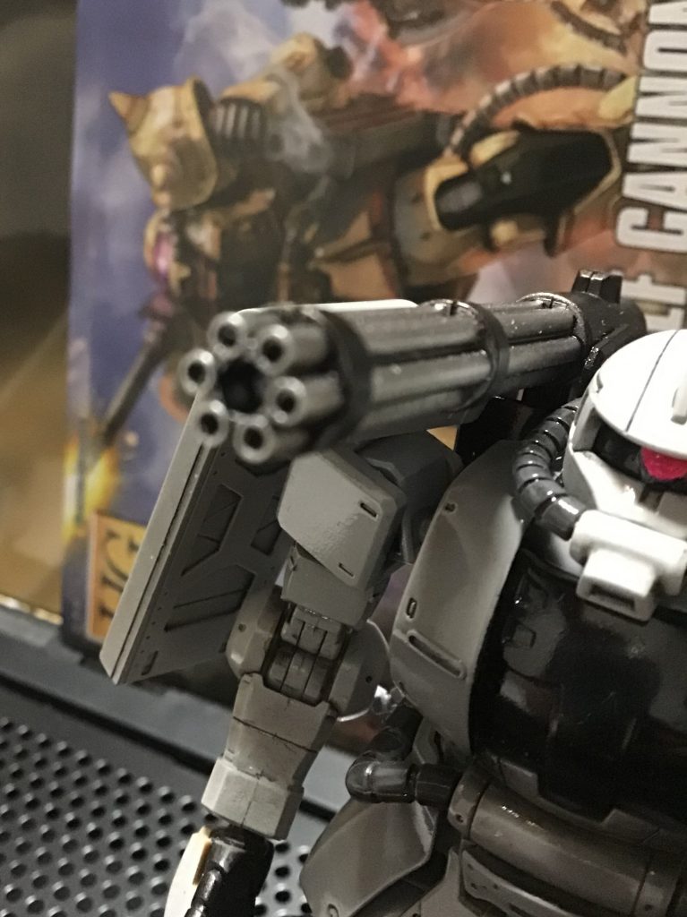 ガトリングの先はピンバイスで穴をあけました。