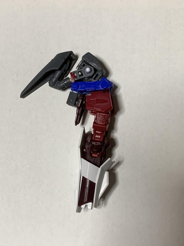 ビルドブースターやユニバースブースター付属のライフルのアームなどを使い、ノーネイムライフルの内部フレームを制作。
位置を変えて、各モードへ完全変形を再現。