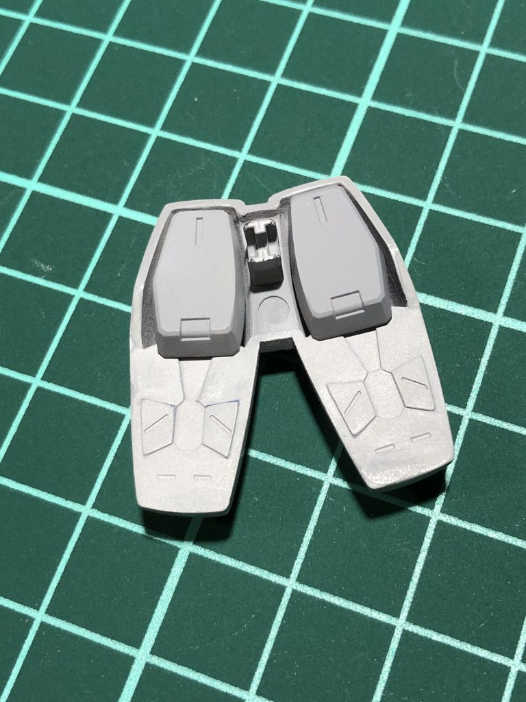 ほとんど見えませんが、リヤスカート裏が寂しかったのでアスタロトのソールとダブルオースカイのサイドスカートを使用して埋めてます。