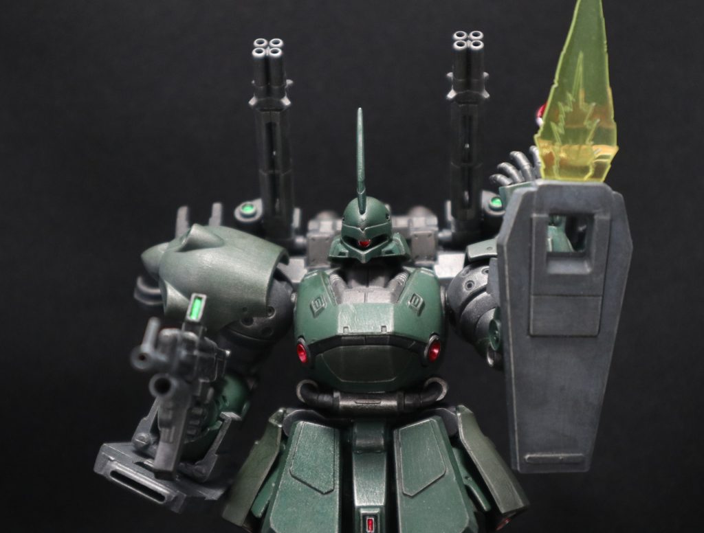 ビームマシンガンを構えて、フロントショット