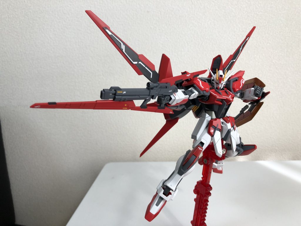 フル装備
レーザーソードをガントレットに装備し大型シールドとして使用。こうなると武器類が干渉しまくる。。。