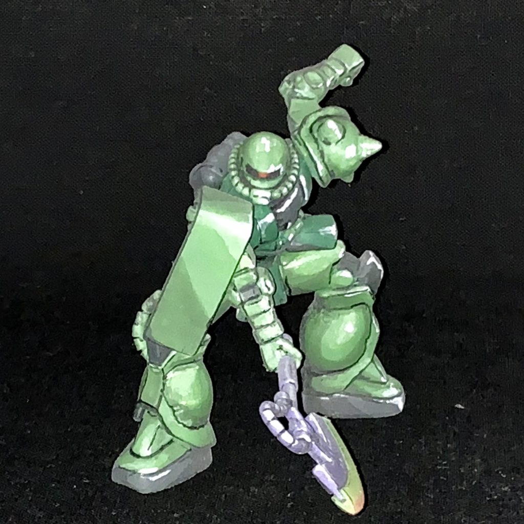 塗装は主にアクリジョンを使ってます。エッジを黒く塗るのに油性ペンのマッキーとガンダムマーカースミ入れ用ブラック、頭部やヒートホークのパイプなど一部はMr. ウェザリングカラーのマルチブラックでスミ入れしてます。
仕上げに缶スプレーのプレミアムトップコートつや消しをかけました。