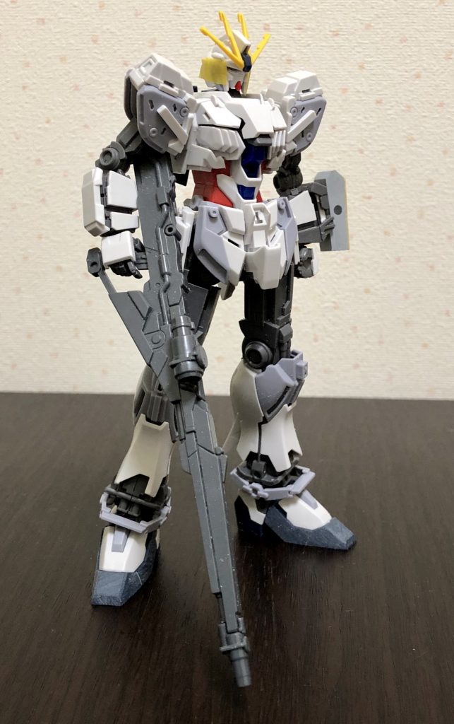 本体工作は基本的な表面処理と合わせ目消しと一部延長工作のみ。胸部の腹部の接続はボールジョイント接続に変更しています。