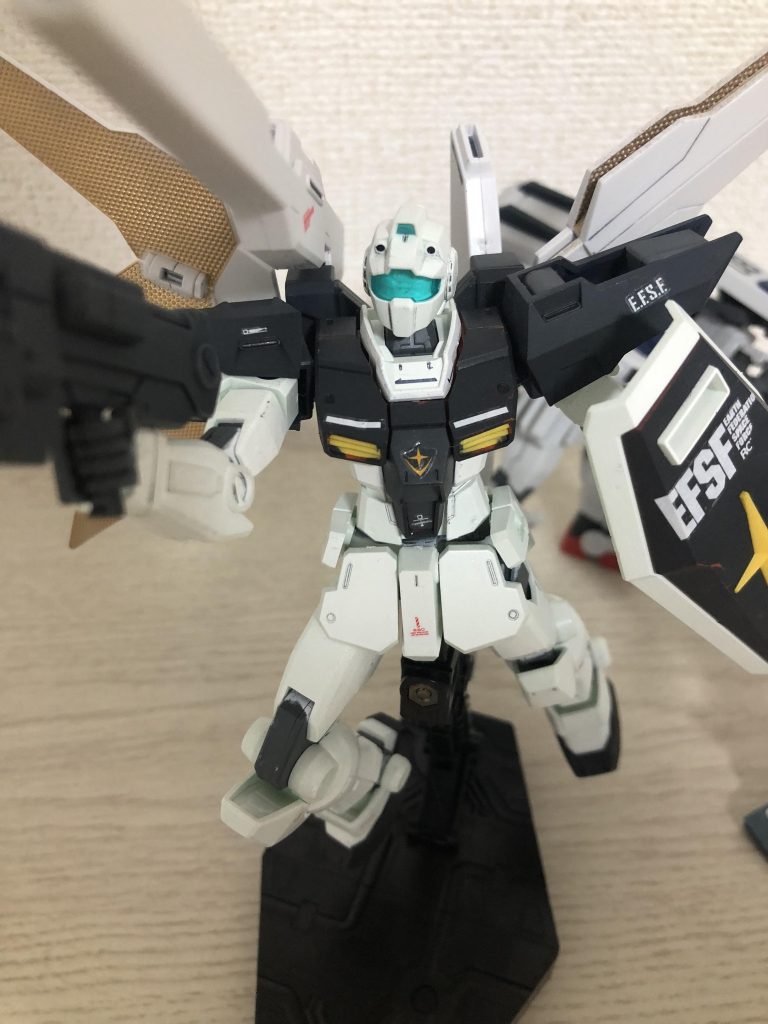 そして最後の過程で胸のデカールがジオンであることに気づき、連邦のデカールに変更www
塗装関連やその他色々な技術がまだまだ未熟なのでたくさん組んで自分のレベルを上げなければ…最後まで閲覧いただきありがとうございました！
