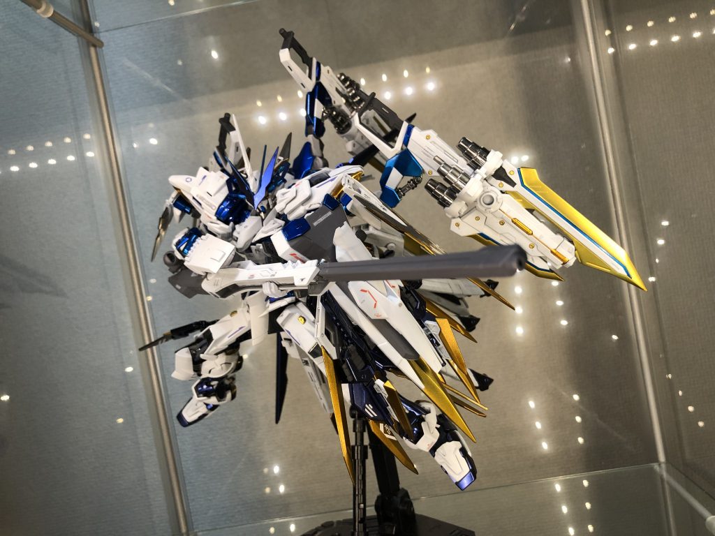 ランチャーは砲身を展開することで最大出力状態にすることができます
