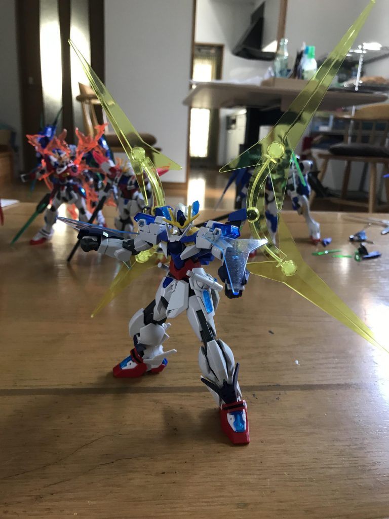 粒子を圧縮して、キックとパンチの威力を上げる。さらに、シールドとしても使える。