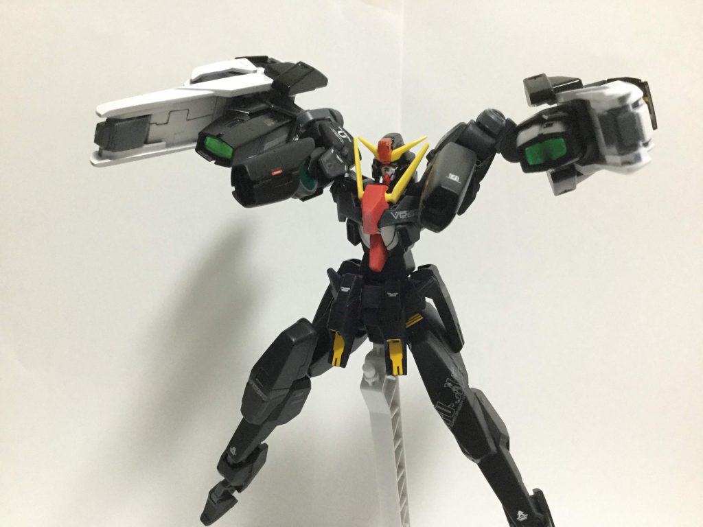 大型スラスターにはGNキャノンが二問追加されているのでセラフィム単体でもクアッドキャノンを発射可能