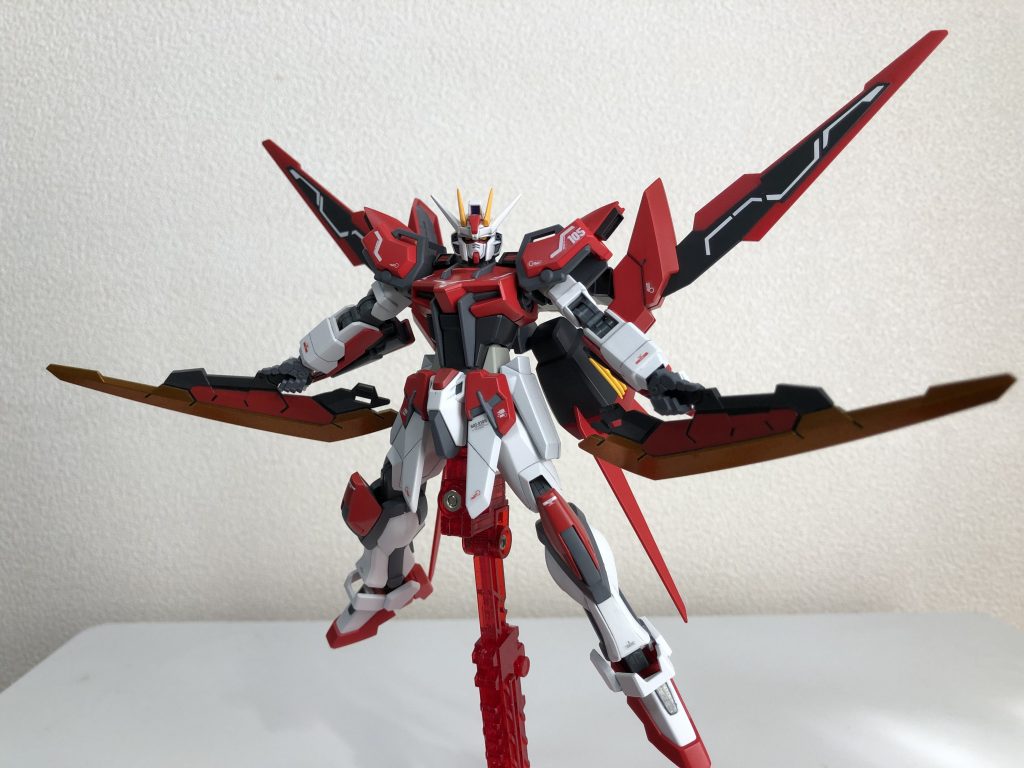 近接戦闘モード
レーザーソード「アンバークロー」装備。