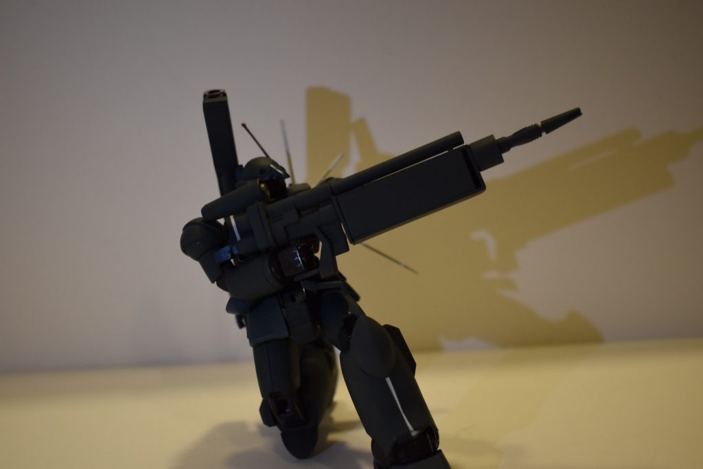 長距離射撃用ライフル
ガンキャノンのビームライフルを改修して作られた実弾ライフル。静音性と連射性が高い。