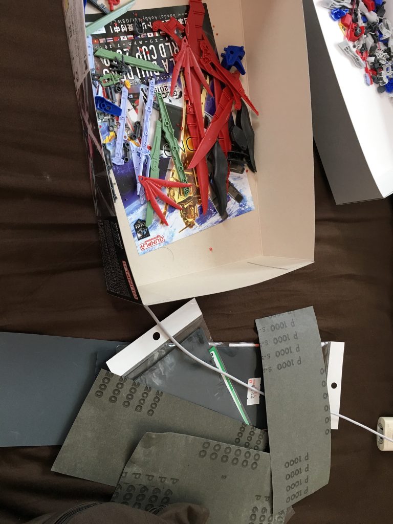 アンテナと翼の各部をシャープ化。