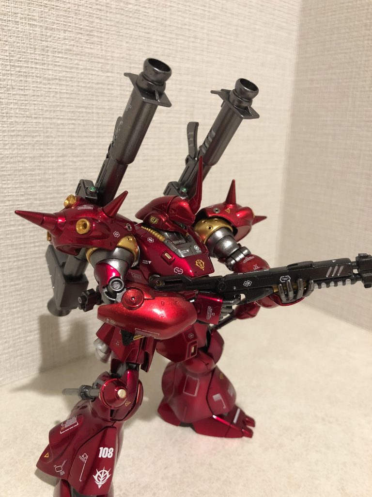 マシンガンも塗り分けました。ポージングも勉強しないと………。