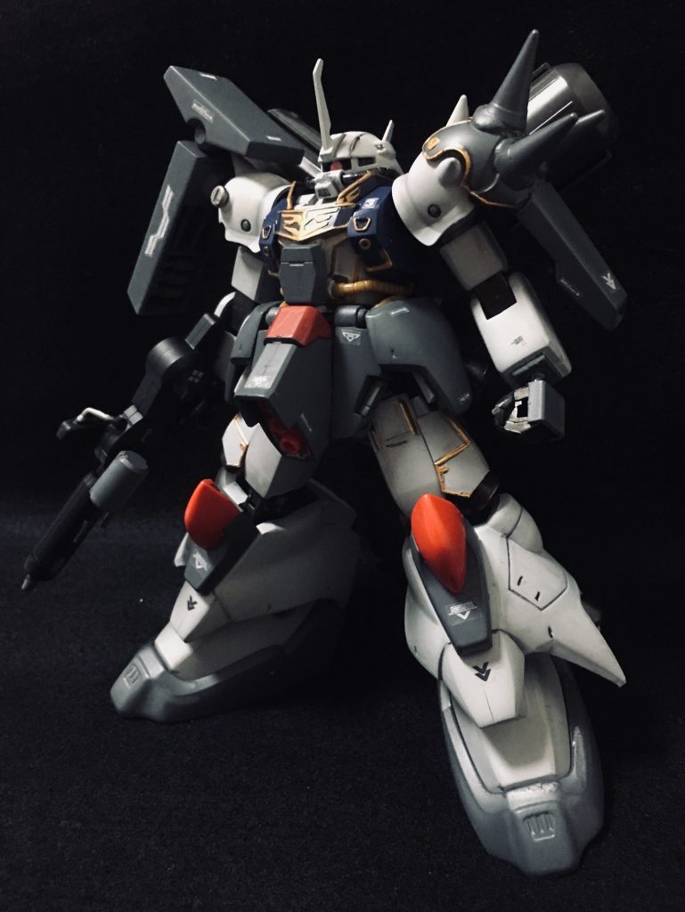 ひとまず全体図。
各種ブースターを装備して、機動性に特化。
合わせて、プロペラントタンクを3基に増設。
稼働時間も延長する形。
ビームライフルもジェネレーターを追加して火力も強化。