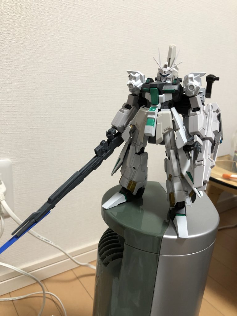 武装が少なく感じたので簡単加工でシルヴァバレトの手と頭を移植。