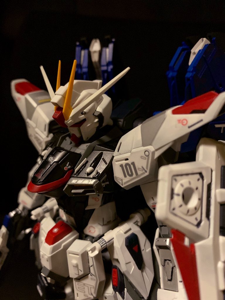 プラ板を使用して胸部の情報量を上げてみました。