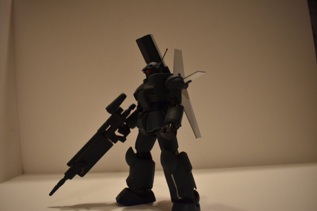 全体
ガンキャノンとさほど変わりはないが両肩のキャノン砲は取り除かれ、代わりにバックパックにセンサー一体型の150mm多機能砲が装備されている。