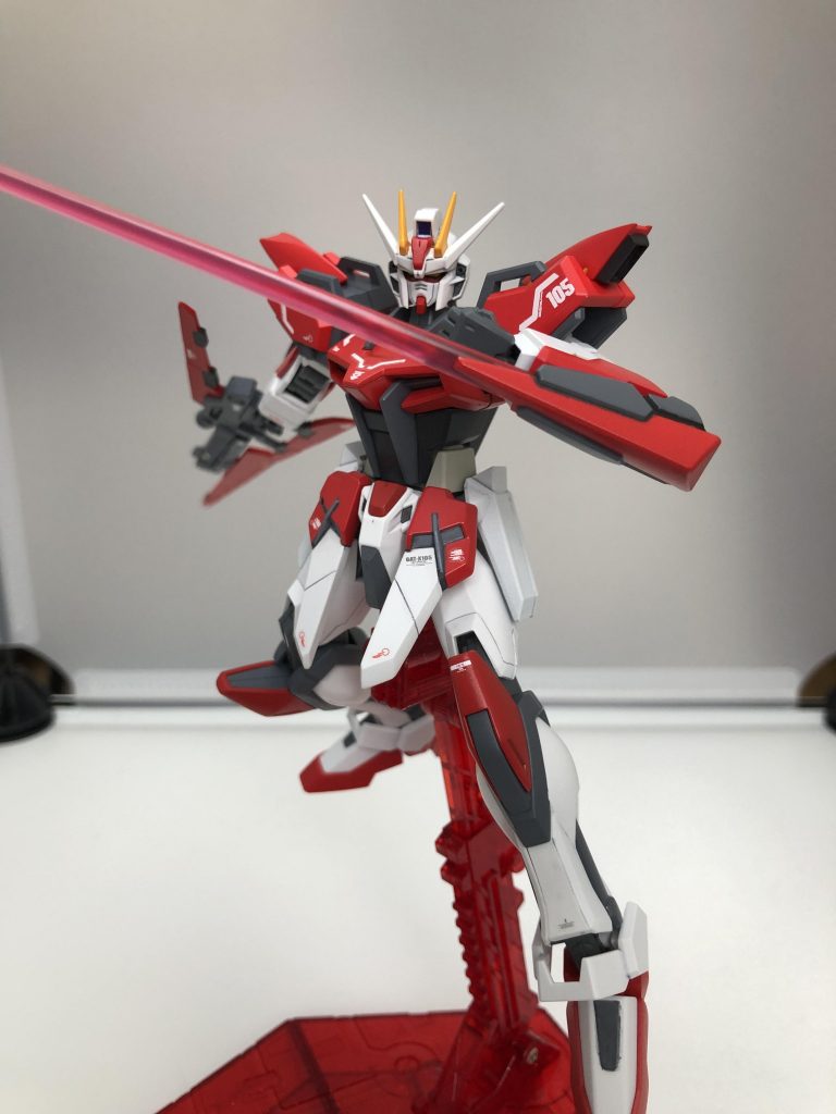 ガントレット装備
近接戦闘時にはビームサーベル発振器として機能。