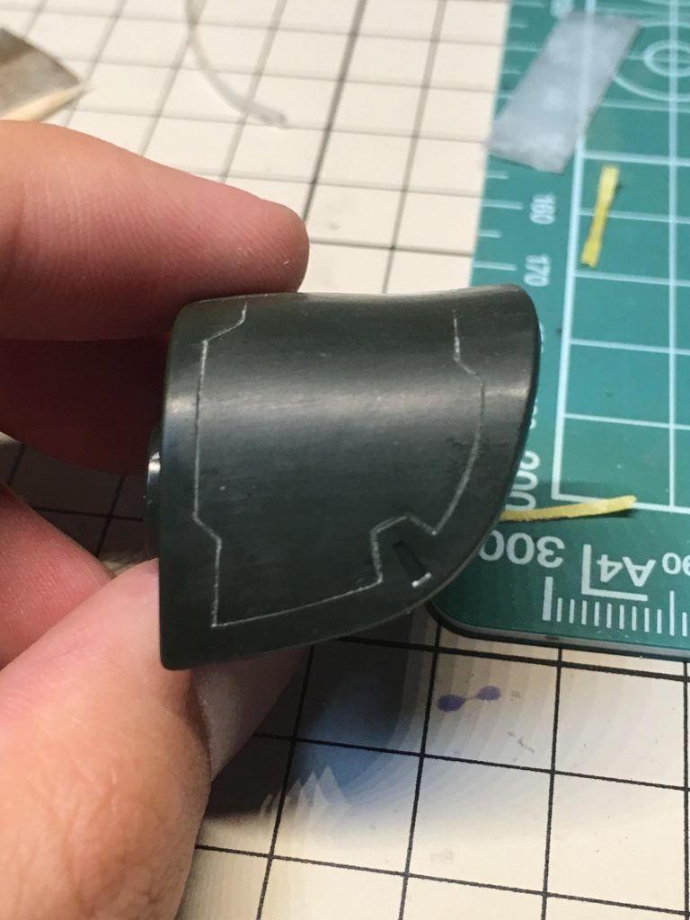 肩も寂しかったのでモールド追加です。後フロントアーマーも。