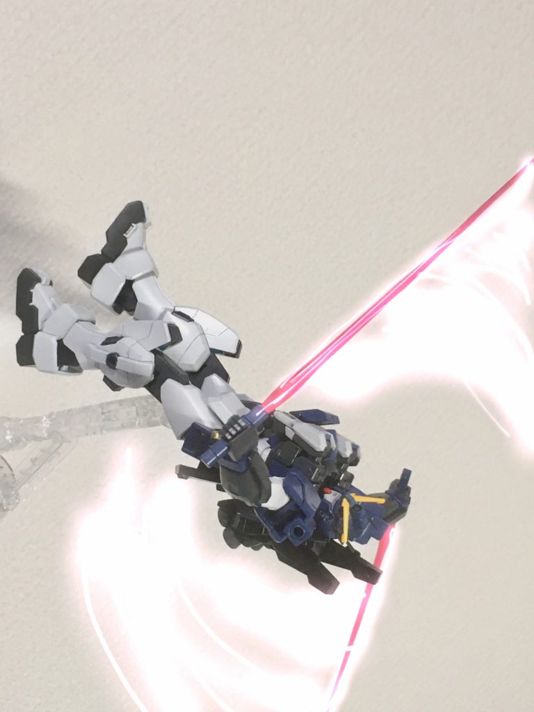 これがホントに最後の武装。バックパックをヘビーアームズ風に似せるのにガンダムMk-Ⅱのを使ってるので、ビームサーベルも搭載されてます。スラスターも各所に増やしてるのでトロワお得意のグルグル回転攻撃も。