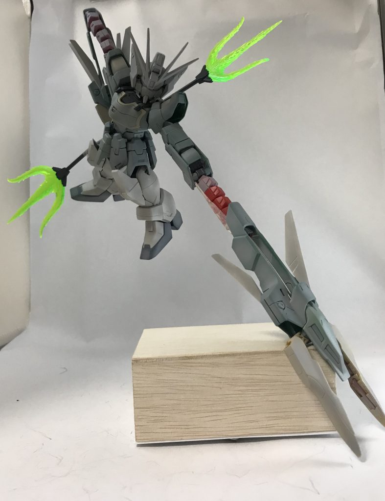 全体イメージを思いつく。展示した時に目立つようなディスプレイがしたいと思ってこの形に。