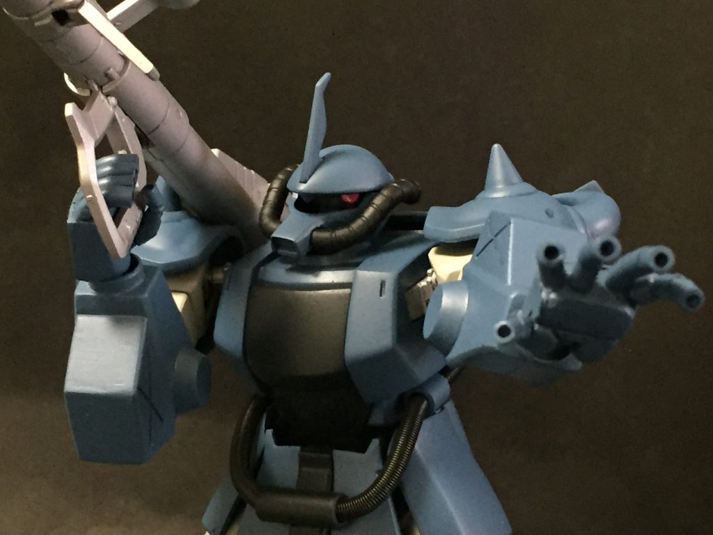 モノアイはしっかりと可動、手指にはフィンガーバルカンの穴を開けてます( ﾟдﾟ)