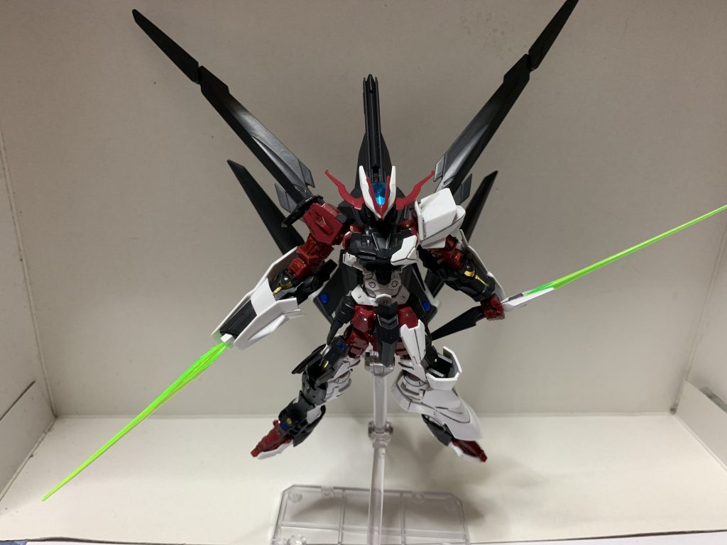 Xコネクト。サーベルラックをそのまま接続口にしてます。
各センサーはHアイズを接着。本体にも各部にリアリスティックデカールやラピーテープを貼っています。