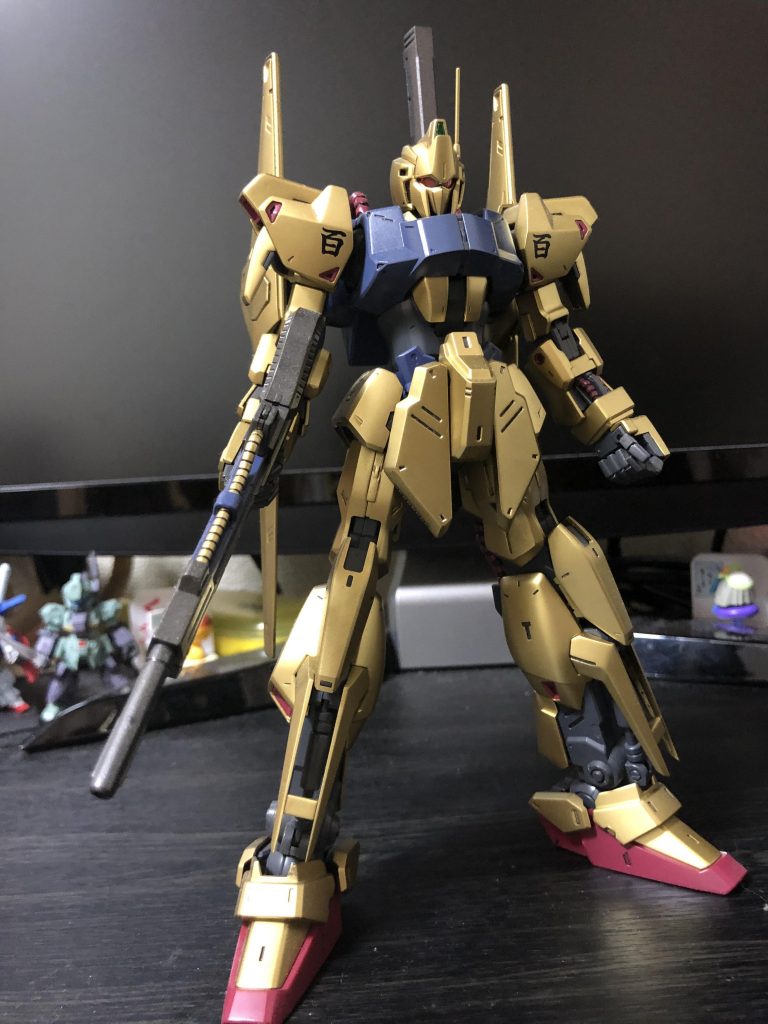 やや下方からのアオリ