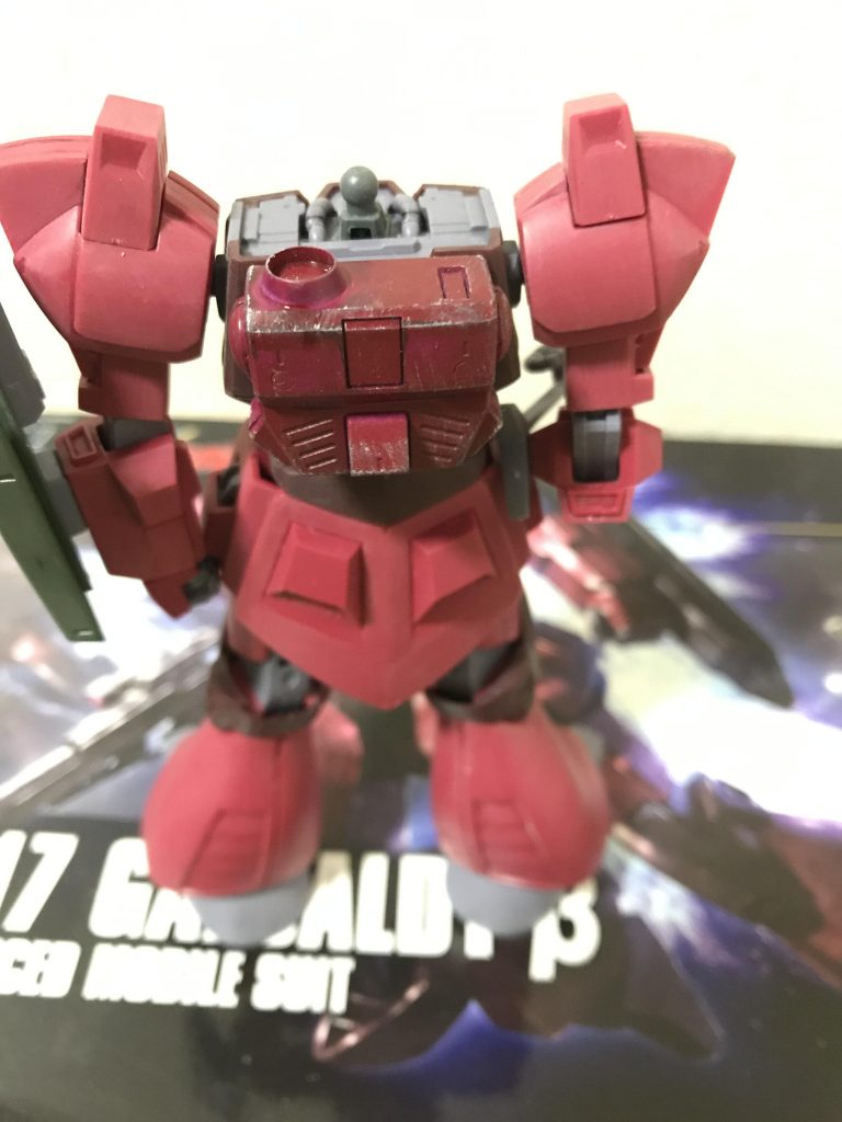 バックパック部分はサフ吹きと初のスプレー塗装を行った後､エナメル塗料での墨入れとドライブラシを行ってみました！