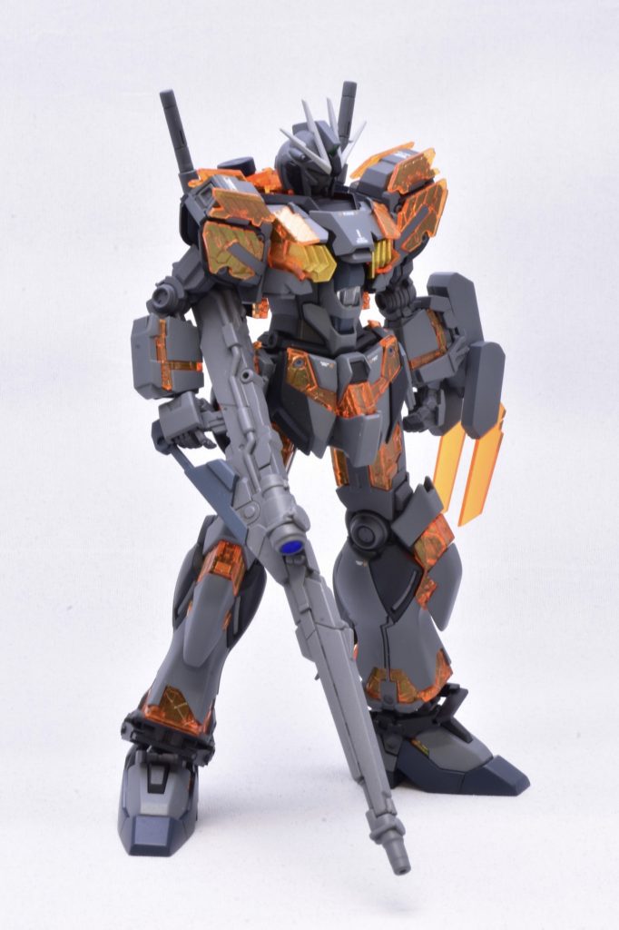 全体画像。
バンシィをイメージしたはカラーリングにしていますが、バンシィとは違いグレーを基調とし「ただのバンシィカラー」とならないよう配色に気をつけました。