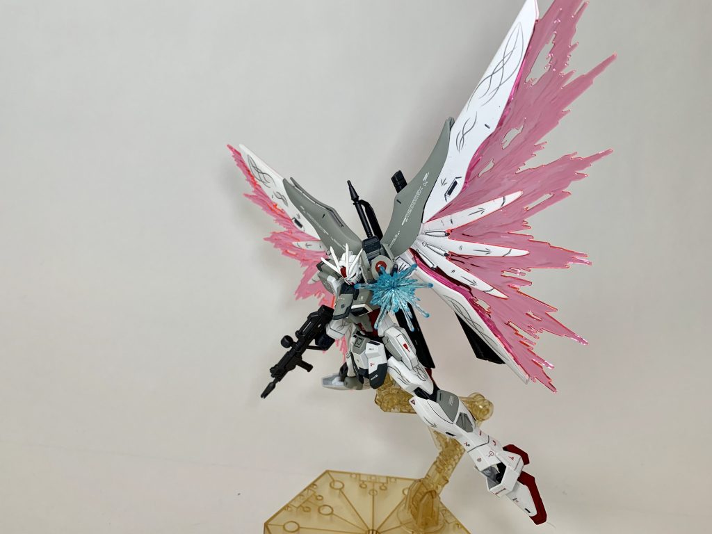 パルマフィオキーナ!白いボディと光の翼のコントラストが綺麗に出ました。