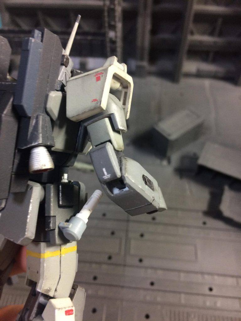 膝部分はパーツ分割できるようにしました。