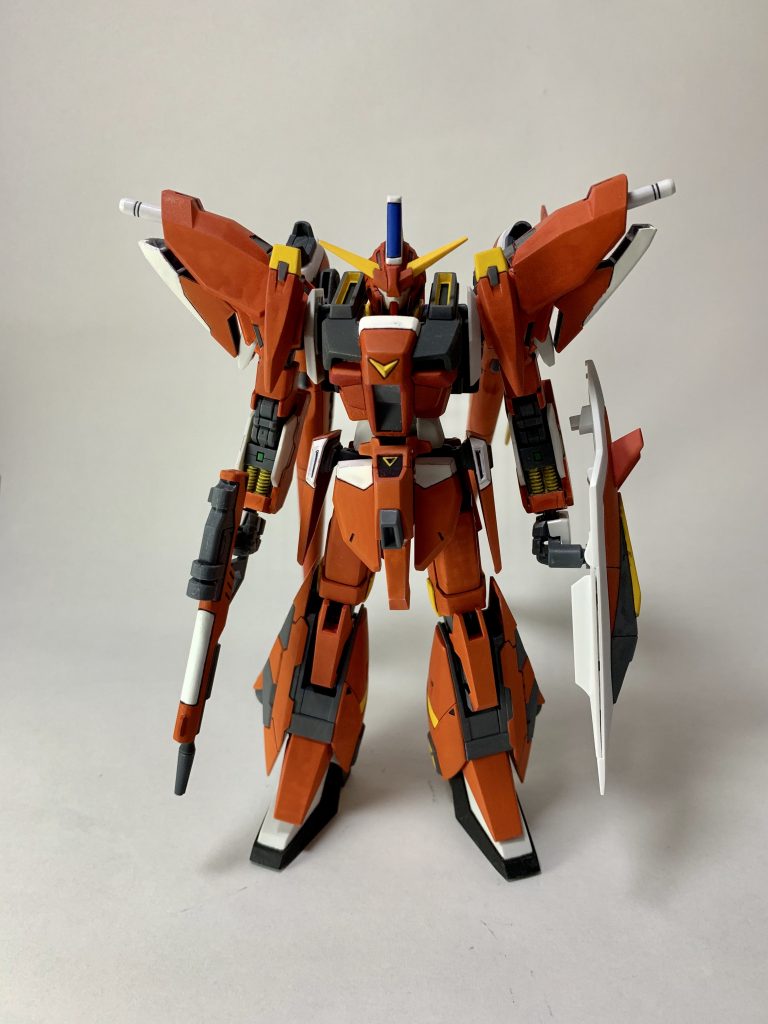 正面
オーガンダムの頭部にセイバーのアンテナ、ツノ、頬を移植しました