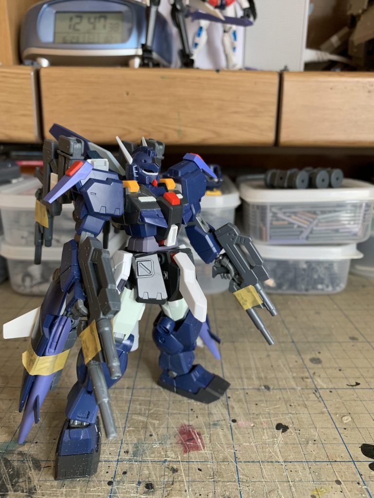 ぱっと見のMSぽさを消すためにパーツを追加。
あんま変わってないかな?