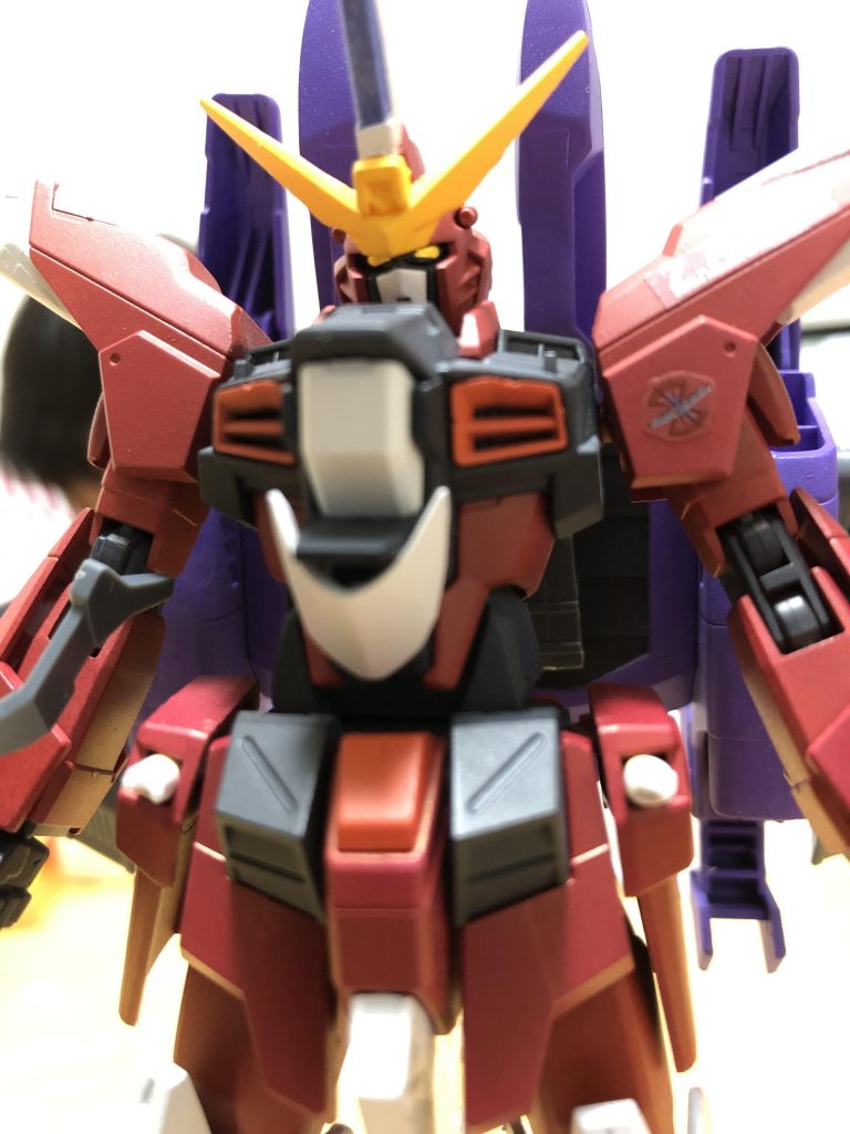 頭部のベースはストライクフリーダム
顔のへの字はパテで埋めました