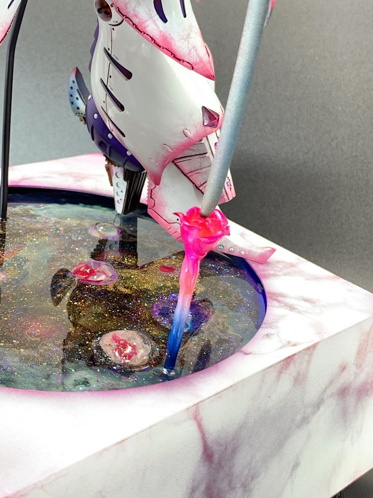 そして、剣を突き立てる先はハマーン様に相応しくバラを。