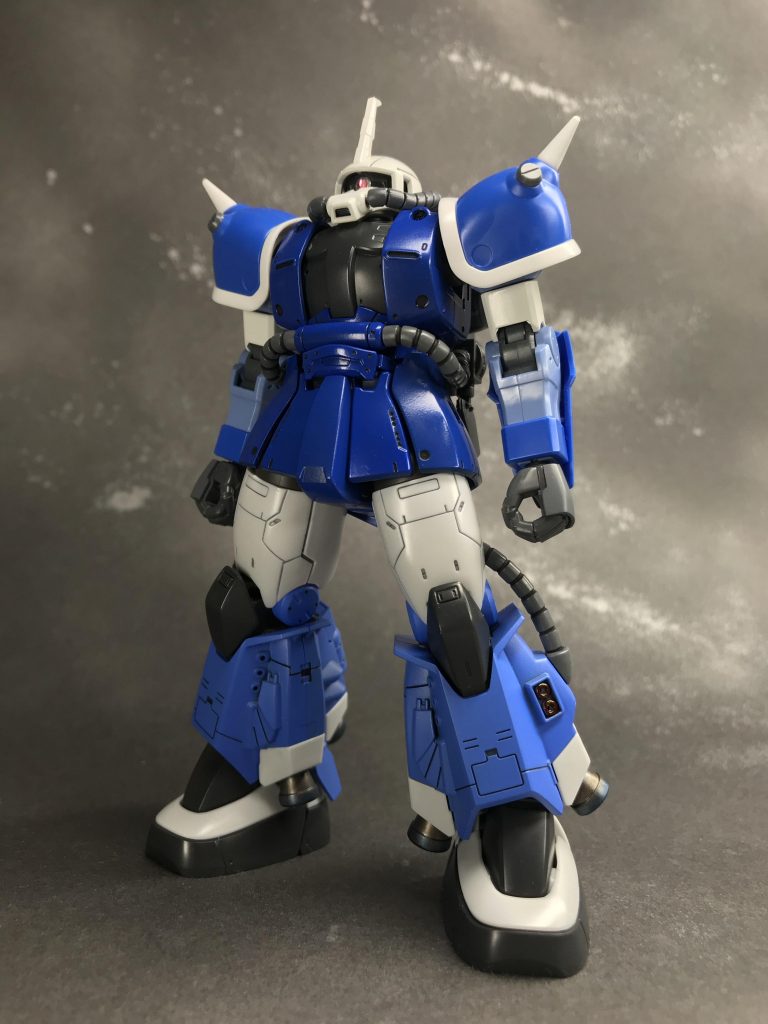 前から
高機動型ザクをベースに肩と腕をイフリートに変更。
肩のスパイクは1つだけにしてます。