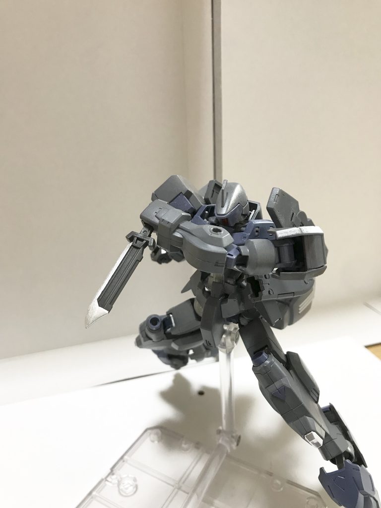 ダガーナイフ
攻撃用というよりも接近戦の自衛武装で使うことが多い