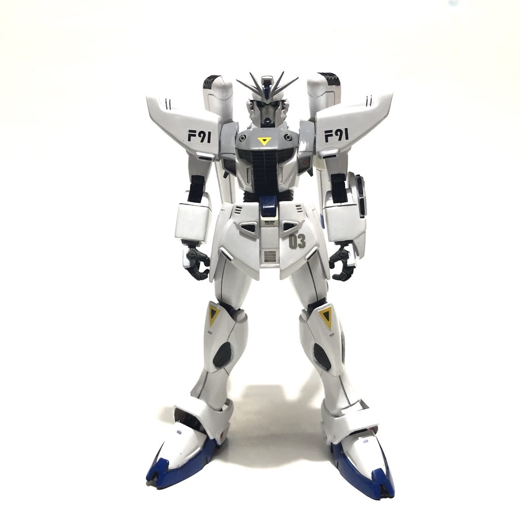 まえ

旧キットのＦ91です。

こりゃスタイル良い☆

一応股関節で5mm身長伸ばして胸パーツを角度付けて取り付け。
顔のチンガードをやり直しました。


あとはそのまま。