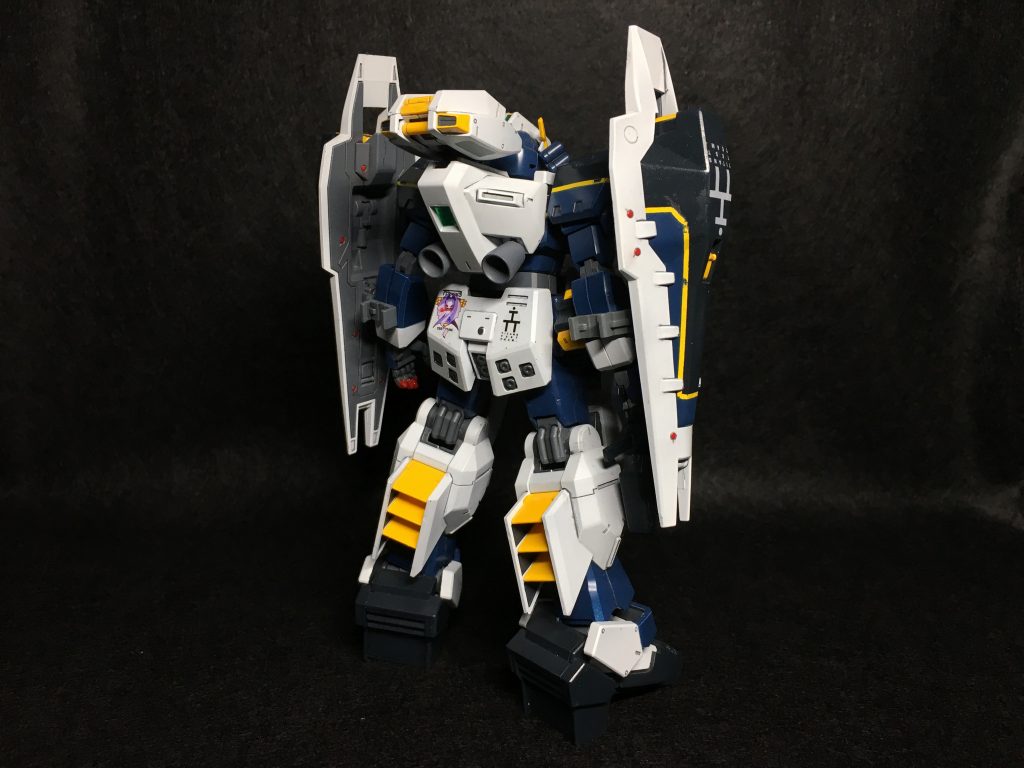 リアアーマーのエンブレムはアドバンスドヘイズルの物になっています