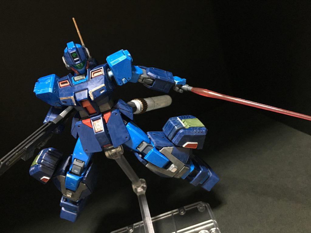 軽装高機動型
フルアーマー形態から胴体、肩の増加装甲を外している
可動式バーニアは無いがもっとも軽量であり、ジムスナイパーⅡ本来の軽快さを更に押し上げる形態
上半身の可動を妨げるものがない為もっとも格闘戦に適している

また、他の形態でもバーニア類は装備したままのため、実質的にこの形態が各装備の基本形態とも言える