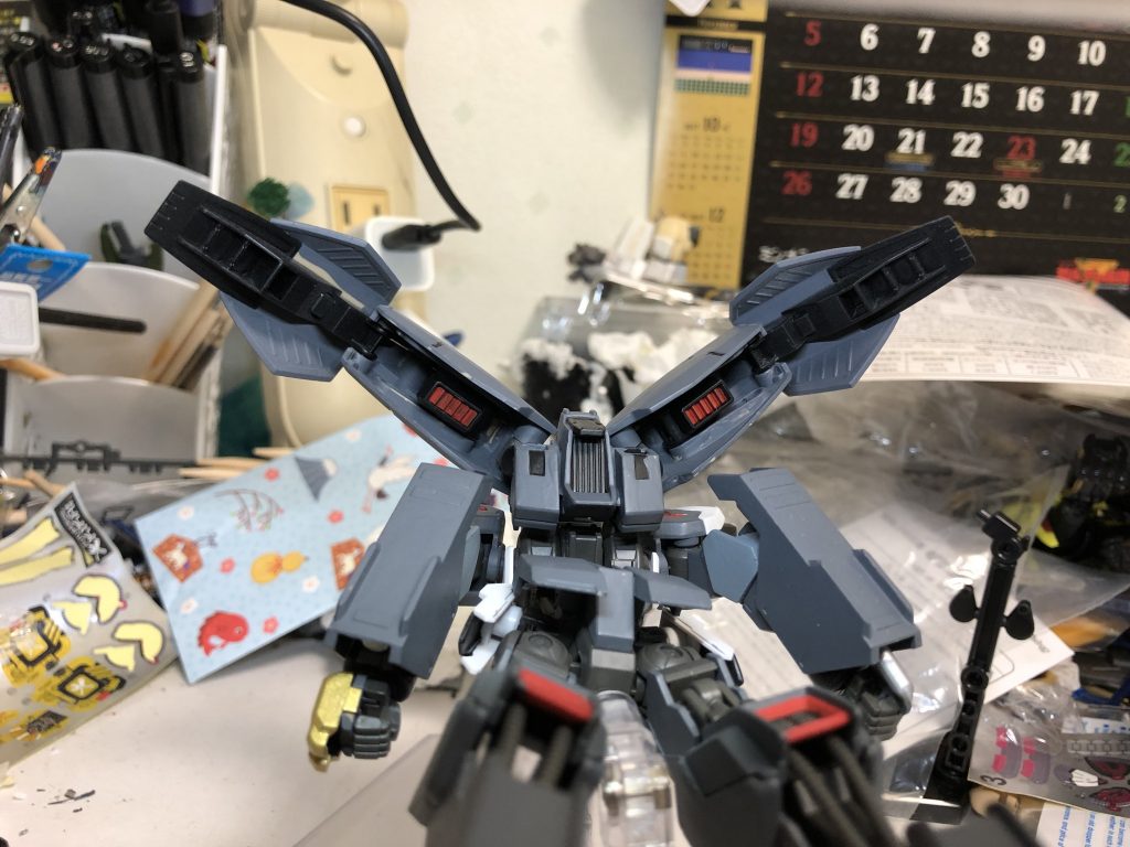 背部サブアームを廃止し、スラスターを増設
本来のフルシティの堅牢さをそのままに機動力の向上を図った