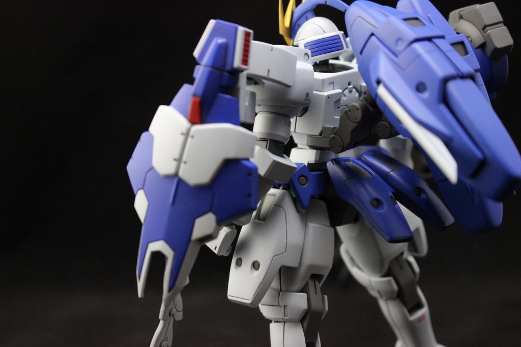 スーパーバーニアを腰にマウントでフレキシブルに。サイドスカートとリヤスカートも可動するようにしました。