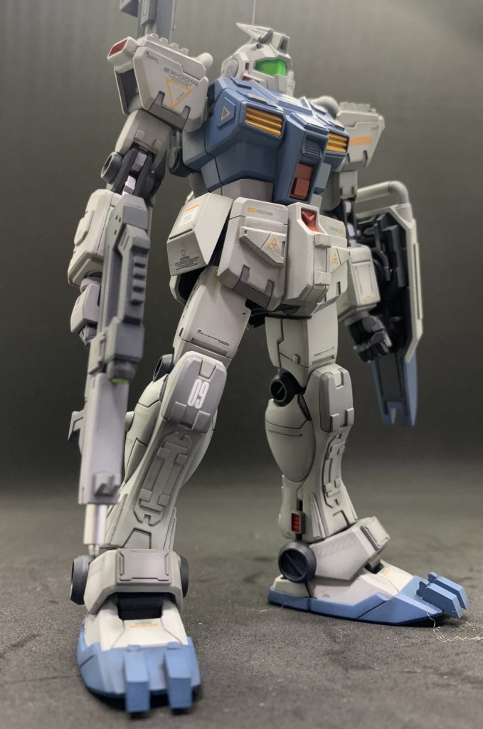 脛のディテールは正直課題が残る出来となりました。
ラッチにも見えないし増加装甲にも見えません。