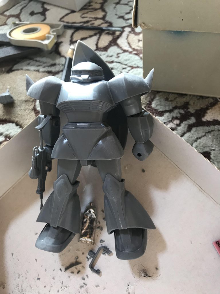 そして、塗装前段階。ガタツキも消えて、スベスベに。塗装前の状態と同じくらい好きなんだよなーこの状態。。特徴的だけど嫌いになれないフェイス、なんとも言えないがまとまってる気がするフォルム。
妙な良さがあります。