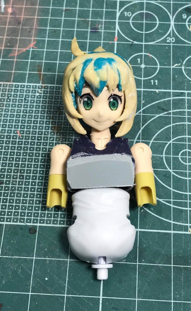 モモカヘッドはほぼパテで。