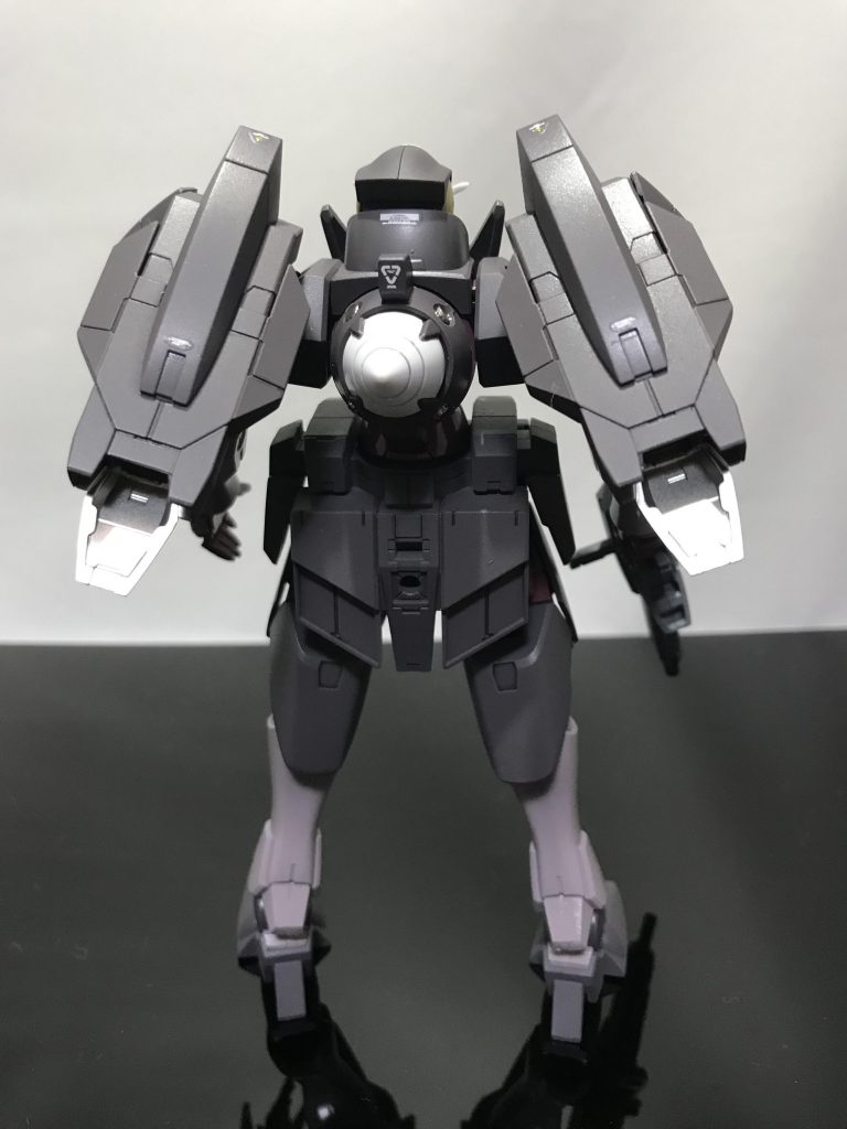 ドライブには金属のネジパーツを使うことで、機体にしっかり拘束されてるイメージを持たせました。